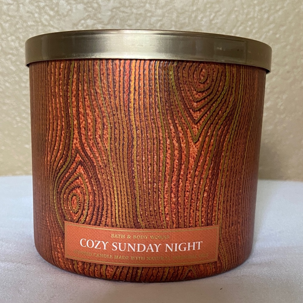Bath & Body Works Cozy Sunday Night Candle - Warm Wood Tone